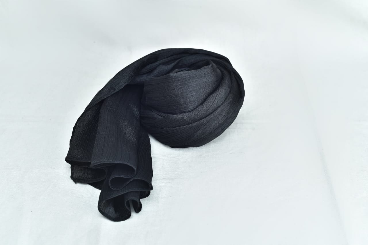 Black Crinkle Silk Hijab – Subtle Shine, Ultimate Comfort