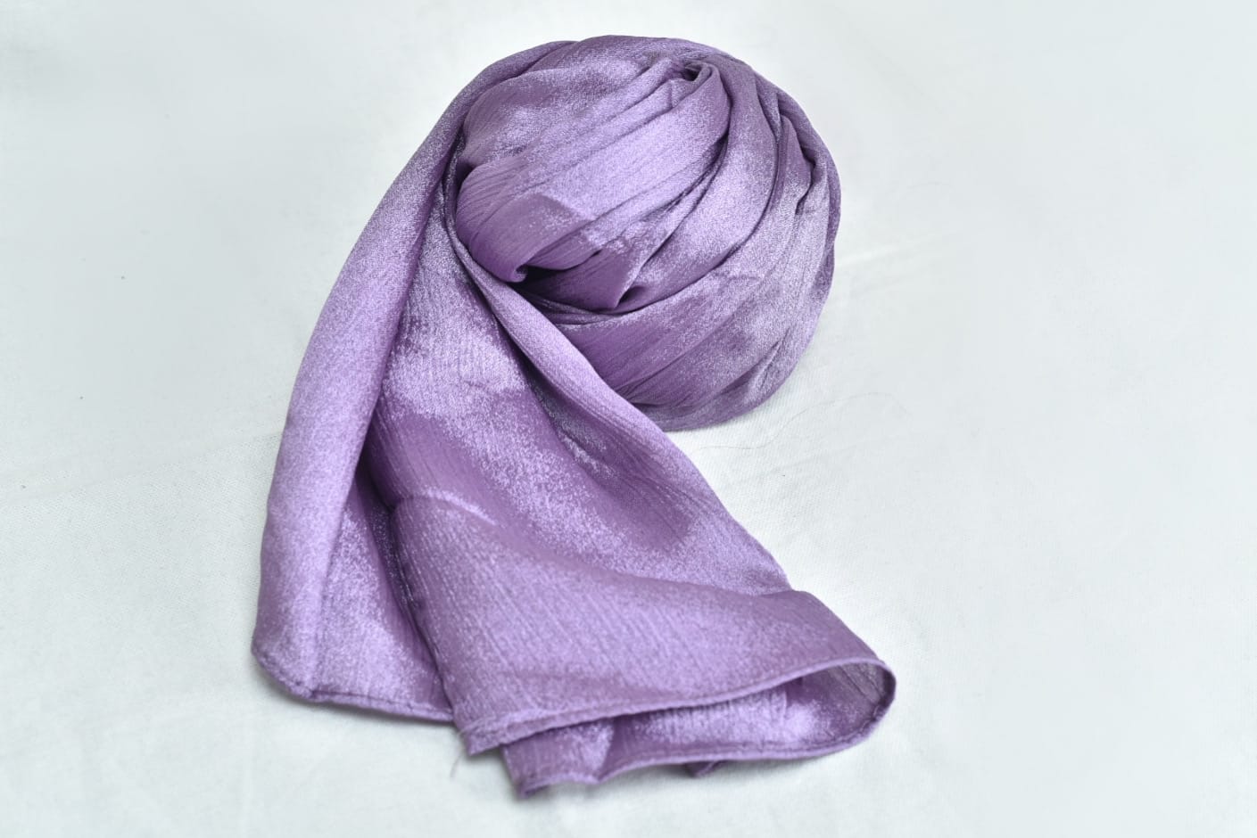 Lavender Crinkle Silk Hijab – Subtle Shine, Ultimate Comfort