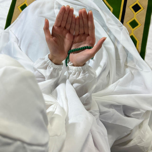 Plain White Namaz Chadar with sleeves - Light Weight Namaz Chadar with Sleeves.