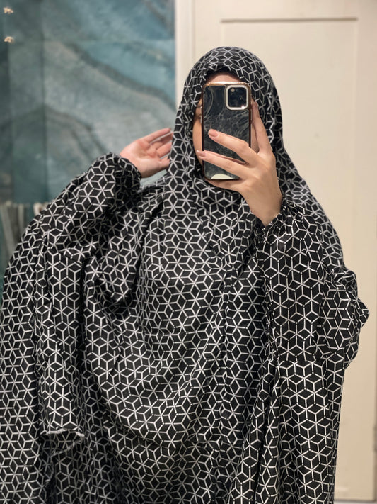 Black Printed Namaz Chadar with sleeves - Light Weight Namaz Chadar with Sleeves.
