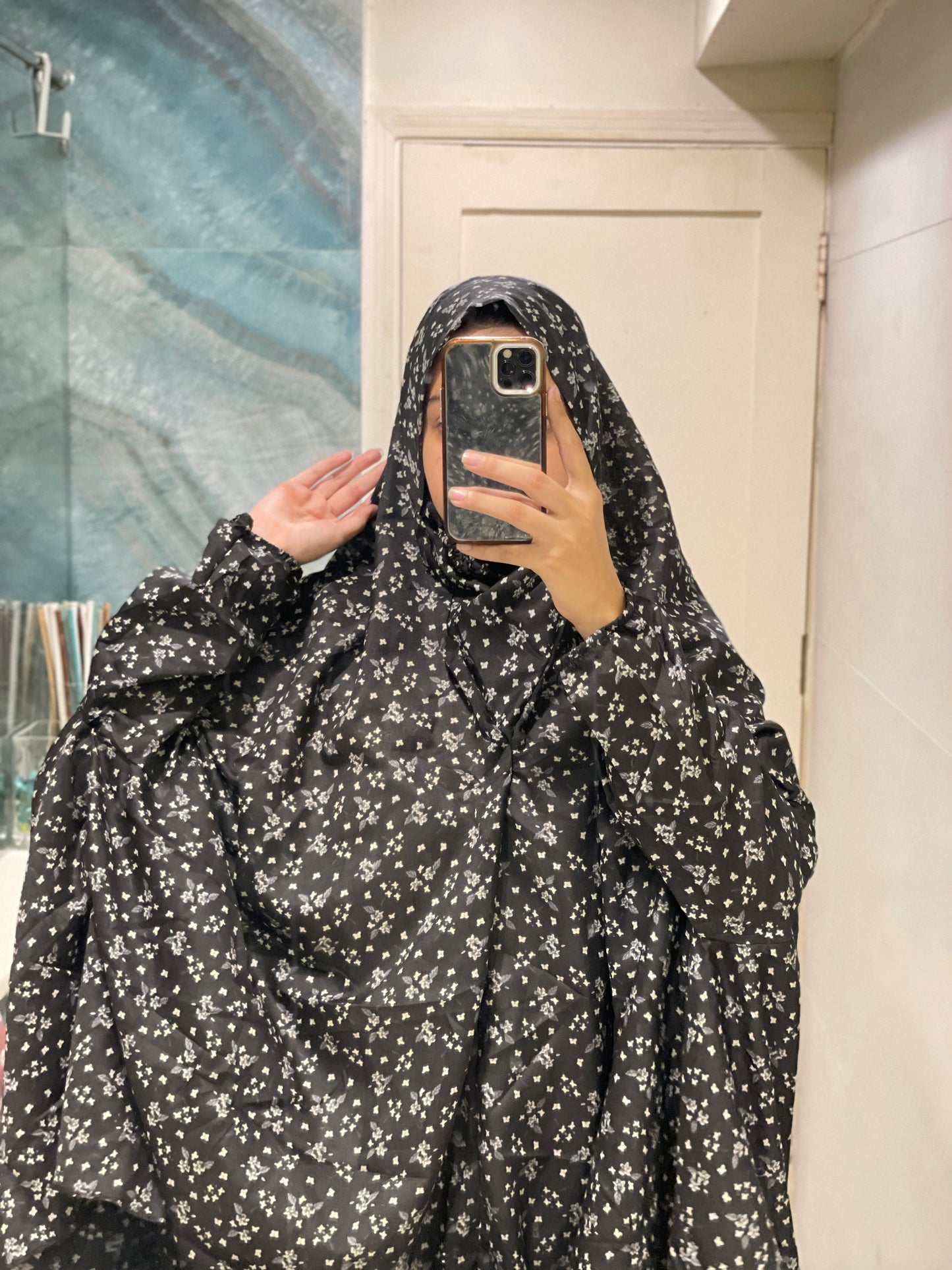 Black Printed Namaz Chadar with sleeves - Light Weight Namaz Chadar with Sleeves.