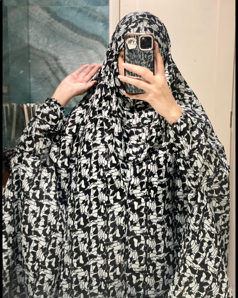 Black and White Printed Namaz Chadar with sleeves - Light Weight Namaz Chadar with Sleeves.