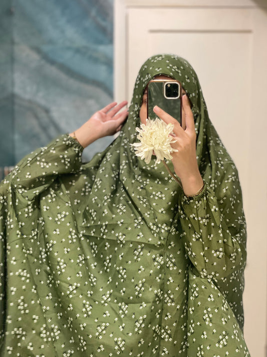 Green Printed Namaz Chadar with sleeves - Light Weight Namaz Chadar with Sleeves.